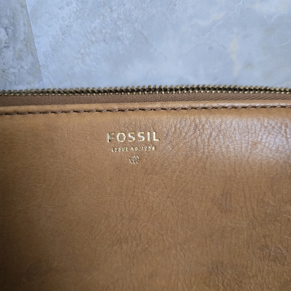 Fossil Tan Leather Women's Wallet - Picture 2 of 11